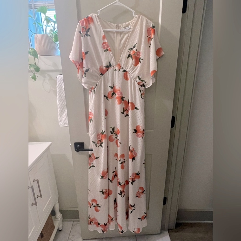 Red Dress Boutique Dianella Grapefruit Print Satin Flutter Sleeve Maxi Dress M